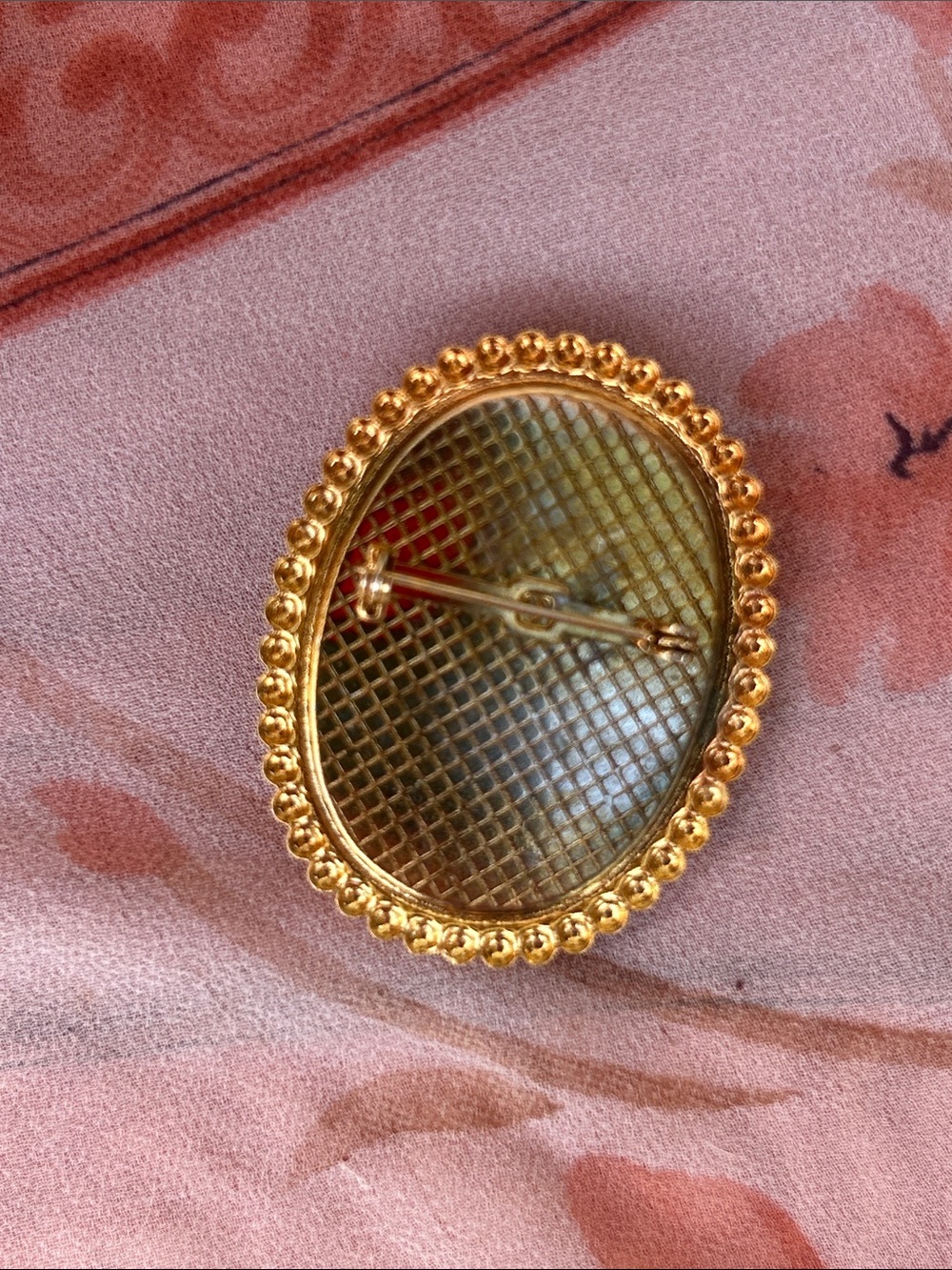 Vintage Red and Cream Cameo Brooch with Gold Frame - Picture 2 of 5